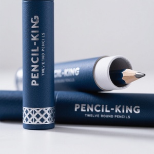 Emballage en tube de papier recyclable personnalisé, adapté pour contenir des crayons de papeterie. Le design présente des détails en or gaufré. - Product Image 4