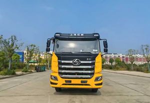 Les camions d'aspiration chinois collectent, transfèrent, nettoient et transportent la boue, les eaux usées et les pompes à vide pour l'aspiration - Product Image 2