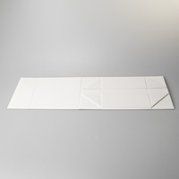 Boîte cadeau magnétique pliable en stock pour l'emballage de vêtements, d'écharpes, de chaussettes, de serviettes et d'accessoires de mode