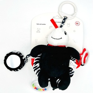 Anneau de dentition en peluche hochets froissés jouet grinçant berceau de bébé siège de voiture poussette noir et blanc carillon éolien Animal peluche jouet suspendu - Product Image 6