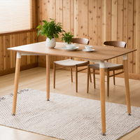 Mesas de Comedor de Madera Natural con Tono Cálido, que Brindan Bienestar y Restauran la Textura Auténtica de la Madera