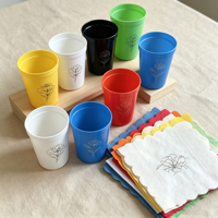 Gelas Pesta Plastik Sekali Pakai Desain Baru Warna-warni 480ml 16 ons Merah untuk Bir, Natal, dengan Serbet, Kustomisasi Grosir