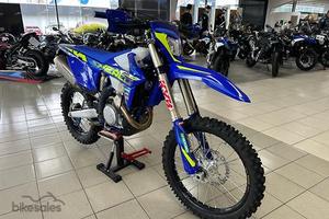 มอเตอร์ไซค์วิบากแบบเอนดูโร่ ระดับมืออาชีพ 500 ซีซี ระบบหัวฉีด EFI ระบบวาล์ว DOHC 6 สปีด โช้ค KYB สมรรถนะสูง สำหรับขับขี่ออฟโรด - Product Image 3