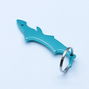 Abrebotellas personalizable de metal con forma de tiburón para llavero de 2,5mm para eventos promocionales y regalos - Product Image 3