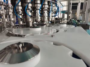 תמיסת נוזלים ב-iven פתרון עירוי מלח וזכוכית קו ייצור מכונת מילוי בקבוק זכוכית - Product Image 6