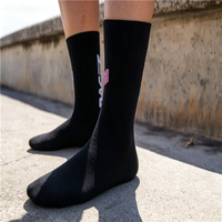 Chaussettes de course personnalisées en gros pour hommes – Conception gratuite, chaussettes de compression durables en nylon pour le cyclisme et le sport