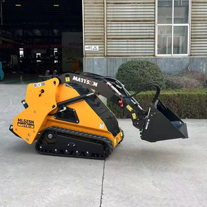 Kubota EStand On Mini Skid Steer Loader con accesorios de cubo 4 en 1 - Product Image 5