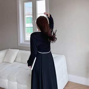 ชุดเดรสคาร์ดิแกนวิสโคสสีดำล้วนสำหรับผู้หญิงไซส์ใหญ่ รุ่น Runqi N8736 พร้อมผ้าคลุมกันแดดเนื้อผ้าไหมบางนุ่มแบบสายเดี่ยว - Product Image 4