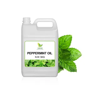 L'huile essentielle de menthe poivrée en vrac 100% naturelle est utilisée pour diffuser des bougies parfumées