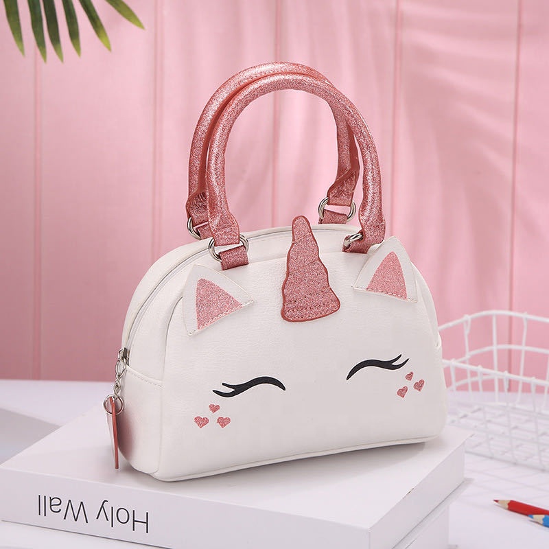 Amazon.com: Kawaii Mochila para adolescentes Niñas Rosa Bolsa de escuela  Linda Bolsa Japonesa con Pin y Pequeña Vaca Juguetes de peluche Portátil  Impermeable Mochila : Electrónica