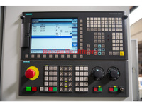 Machine de fraisage CNC verticale à 3 axes VMC1160 à broche unique BT40 pour le traitement de précision des métaux et la fabrication de moules