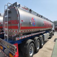 Camion-citerne à col de cygne en acier au carbone HOWO 6X4, nouveau modèle, très demandé, pour le transport léger d'huile et de diesel, avec pistolet de remplissage