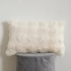 Декоративные подушки из искусственного меха