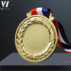 WT ผู้ถือเหรียญวิ่งกีฬาฟุตบอลที่กำหนดเองถ้วยรางวัลเหรียญโล่เหรียญ