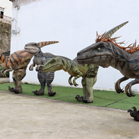 Özelleştirilmiş Gerçekçi Boyutlu Yüksek Kaliteli Bacakları Açıkta Bırakan Dinozor Kostümü Mavi Velociraptor Metal Kapalı Alan Tema Parkı Havaalanı