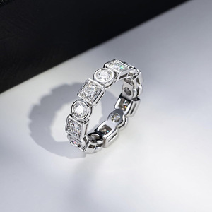 Anello Combinato Rotondo e Quadrato per Donne, Gioiello Minimalista ed Elegante per le Dita - Product Image 4
