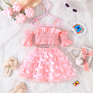 Conjunto de Dos Piezas para Niñas al por Mayor: Top Corto de Tirantes a la Moda y Falda de Malla Bordada con Diseño de Lazos y Cordón Ajustable de Lana - Product Image 2