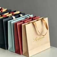 Sac de shopping blanc spécial pour vêtements et chaussures, avec logo personnalisé, de luxe, capacité 6-9 kg, pour emballage en gros de magasins de vêtements et de chaussures