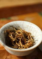 Thé noir biologique « Golden Bud », un thé santé chaud pour l'estomac, nourrissant pour la beauté et favorisant la perte de poids, disponible en gros sur mesure.
