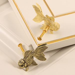 Nouvelle poignée de porte en fonte de style <span class=keywords><strong>chinois</strong></span> en forme de <span class=keywords><strong>poisson</strong></span> <span class=keywords><strong>rouge</strong></span> pour armoires domestiques - Product Image 2