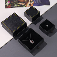 Boîte à bijoux en papier kraft de conception nouvelle, emballage cadeau personnalisé pour boucles d'oreilles, bagues, colliers, bracelets et accessoires, vente en gros