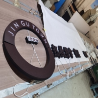 Darek Modern Slim Profile LED Facelit Sign Plusieurs options de couleur et de taille pour la publicité de marque