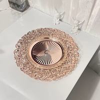Plaque de charge en or rose 33cm/37cm Plateau à fleurs creux 13 pouces Plaque de charge en plastique Décoration de fête de mariage Plaque de charge