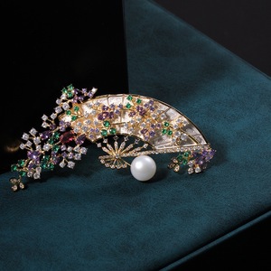 Bella <span class=keywords><strong>Viva</strong></span> Squisita spilla a forma di ventaglio colorata, in rame placcato oro, con perla naturale d'acqua dolce e zirconi scintillanti, regalo ideale per <span class=keywords><strong>le</strong></span> <span class=keywords><strong>donne</strong></span> - Product Image 2
