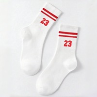 Chaussettes de sport athlétiques respirantes pour jeunes, idéales pour la course, l'entraînement, la gym, le fitness, le basketball, chaussettes mi-mollet en coton et élasthanne anti-humidité