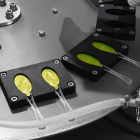 Machine de remplissage et de scellement de liquide en continu automatique Moteur de pompe pour gobelets en plastique Feuille d'aluminium pour l'emballage de boissons à la crème glacée