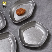 TGYW Mini plat de service vintage gris en acier inoxydable de forme irrégulière pour assaisonnements, sauce soja, café et refroidissement