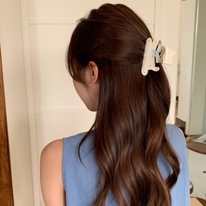 Nouvelle pince à cheveux en forme de <span class=keywords><strong>chien</strong></span> de dessin animé mignon 2026 pour femmes, design simple avec couleurs blanc et <span class=keywords><strong>noir</strong></span>, accessoires pince requin - Product Image 3
