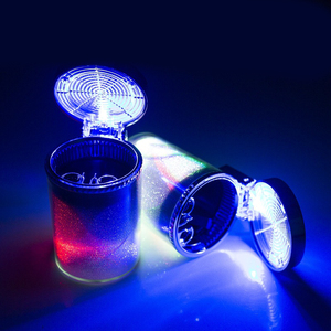 Cendrier de voiture sans fumée en plastique sur mesure avec lumière LED, rangement, cendrier automatique, cendrier de voiture - Product Image 4