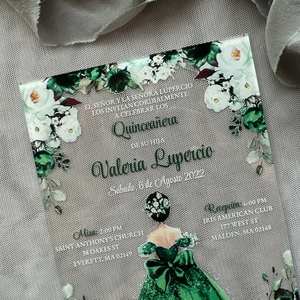 Invitation de fête en acrylique Sweet 16 robe vert émeraude avec impression UV - Product Image 3