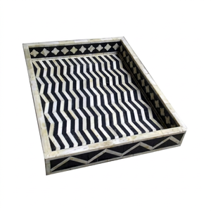 Bandeja de Calidad Premium con Incrustaciones de Hueso, Patrón Ondulado Blanco y Negro, para Servir con Estilo Artístico, Decoración Orgánica, Borde Curvo con Diseño Ondulado - Product Image 1