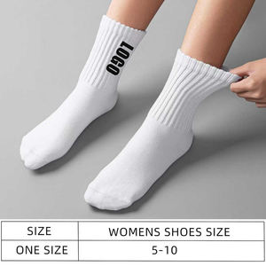 جوارب مخصصة للجنسين بتصميم شخصي وشعار مخصص، جوارب بيضاء عادية رياضية متوسطة الطول - Product Image 3