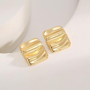 2025 moda clásica Vintage cuadrado plisado Stud pendientes aleación espiral pendientes niñas pendientes Accesorios - Product Image 1