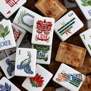 Elegante Juego de Mahjong de Acrílico Transparente, Fichas Transparentes con Detalles Dorados, Estilo Moderno y Lujoso, Decoración Artística para el Hogar - Product Image 5