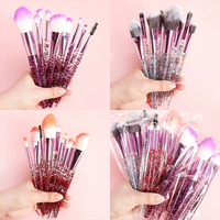 Ensemble de 10 pinceaux de maquillage professionnels avec des poils synthétiques doux pour le fond de teint, la poudre, le correcteur, le blush et les fards à paupières
