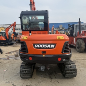 Mini-excavatrice sur chenilles Doosan DX60 d'occasion, moteur Yanmar 2020, 39 kW, godet de 0,22 m, poids en ordre de marche de 5700 kg, bon état, Corée - Product Image 3