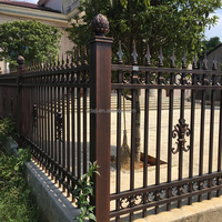 Murs décoratifs en alliage d'aluminium sur mesure haut de gamme pour villas modernes, balustrades de balcon extérieures avec fonction peignable