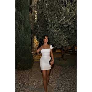 Mini robe de soirée blanche avec détails en pierre - Product Image 3