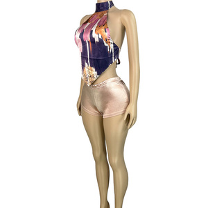 Completo da donna in raso 2 pezzi per discoteca, top stampato con allacciatura a halter e shorts a vita alta, completo estivo due pezzi <span class=keywords><strong>sexy</strong></span> da club per donna - Product Image 3