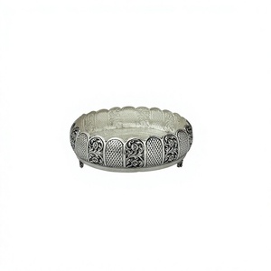 Urli Pequeño con Tallado de Flores Finamente Trabajadas - Product Image 1