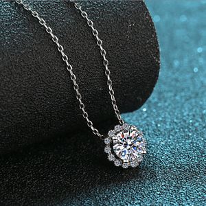 Collar de Plata de Ley 925 con Baño de Rodio y Moissanita Daisy Certificada por GRA, Cadena para Clavícula, Collar de 1 Quilate para Mujer, Moderno y a la Moda - Product Image 4