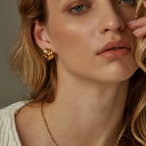 ต่างหูห่วงแบบซ้อนชั้น |   เครื่องประดับสเตนเลสสตีลชุบทอง 18K PVD กันน้ำ ป้องกันอาการแพ้ ทนทาน ดีไซน์โดดเด่นสำหรับผู้หญิงทันสมัย - Product Image 3