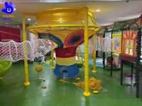 Aire de jeux intérieure en filet arc-en-ciel fait main, structure en acier, parc d'aventure, aire de jeux pour maternelle et centre commercial