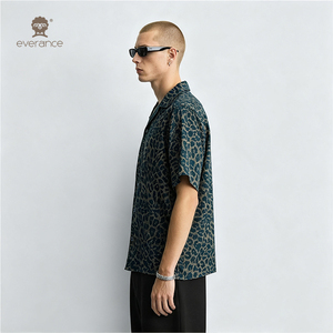 เสื้อเชิ้ตผู้ชายลายเสือดาว ยืดหยุ่นสบาย ผสมสแปนเด็กซ์ 2% สีกรมท่า/สีน้ำตาลอ่อน สไตล์คิวบา เหมาะสำหรับฤดูร้อน ชายหาด และวันหยุด - Product Image 4