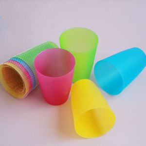 Juego de Platos, Tazones y Vasos de Plástico para Niños, 4 Piezas de Cada Uno, Vajilla Redonda de Color Sólido para Niños - Product Image 3