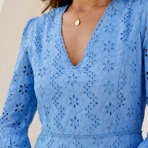 Robe midi élégante en coton et lin brodée à œillets, col en V, manches évasées, coupe trapèze, décontractée, pour femme - Product Image 2